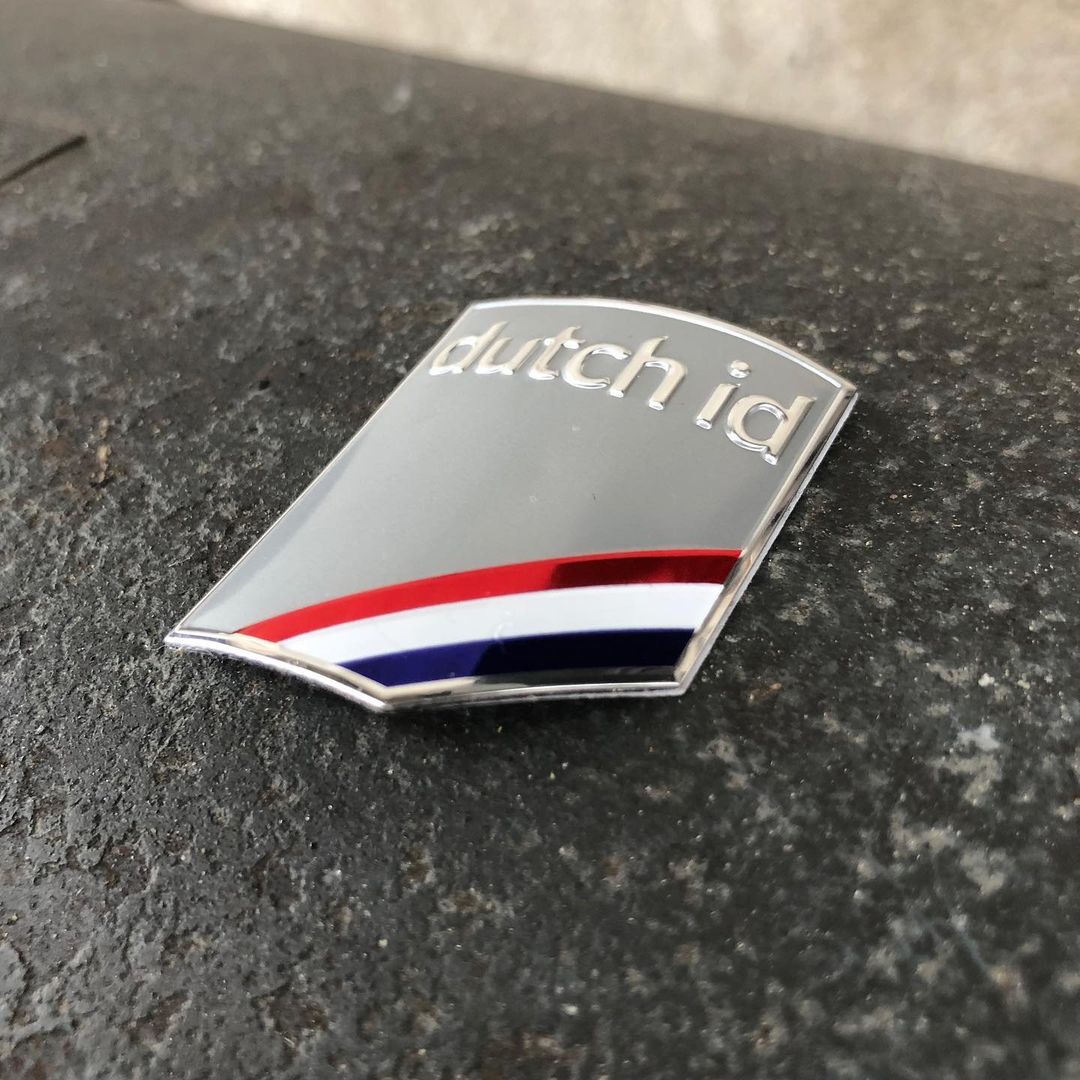 Hard custom metal badges