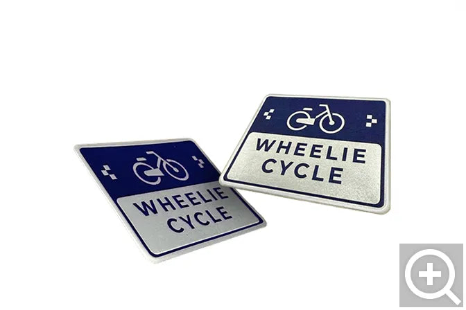 Due etichette in metallo basic di Wheelie Cycle