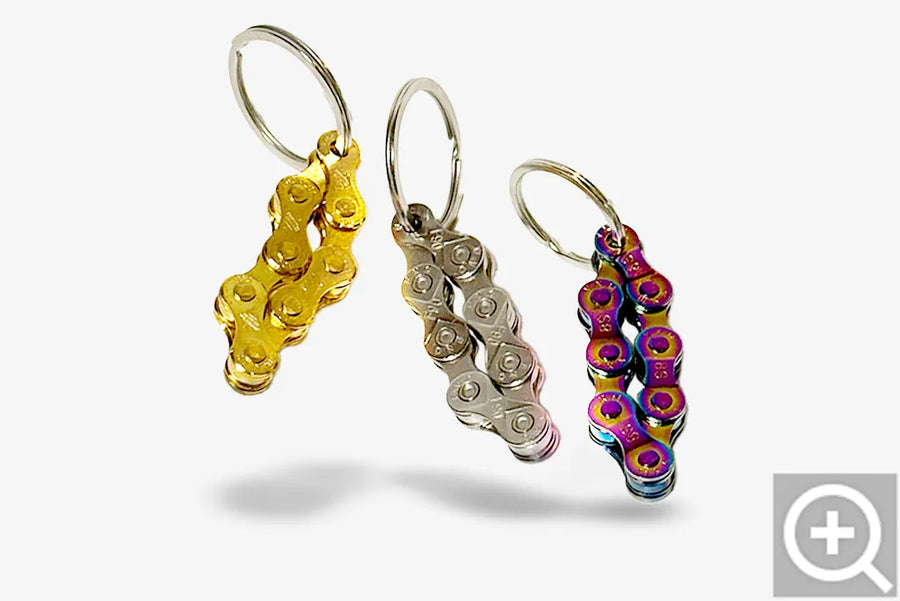 Portachiavi in catena di bici in oro, argento e multicolore