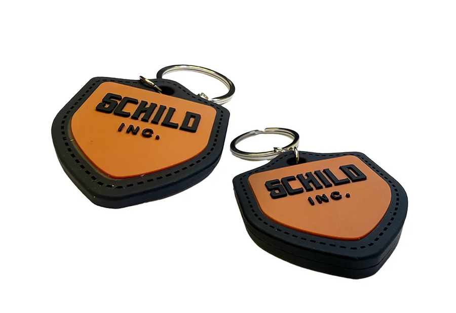 Schlüsselanhänger aus PVC in Schildform