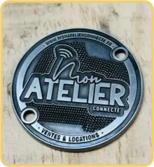 Metalen labels voor klant Mon Atelier Connecte