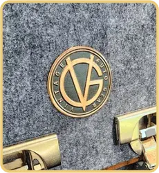 Klantbeoordeling van Vintage Auto Gear over metalen labels